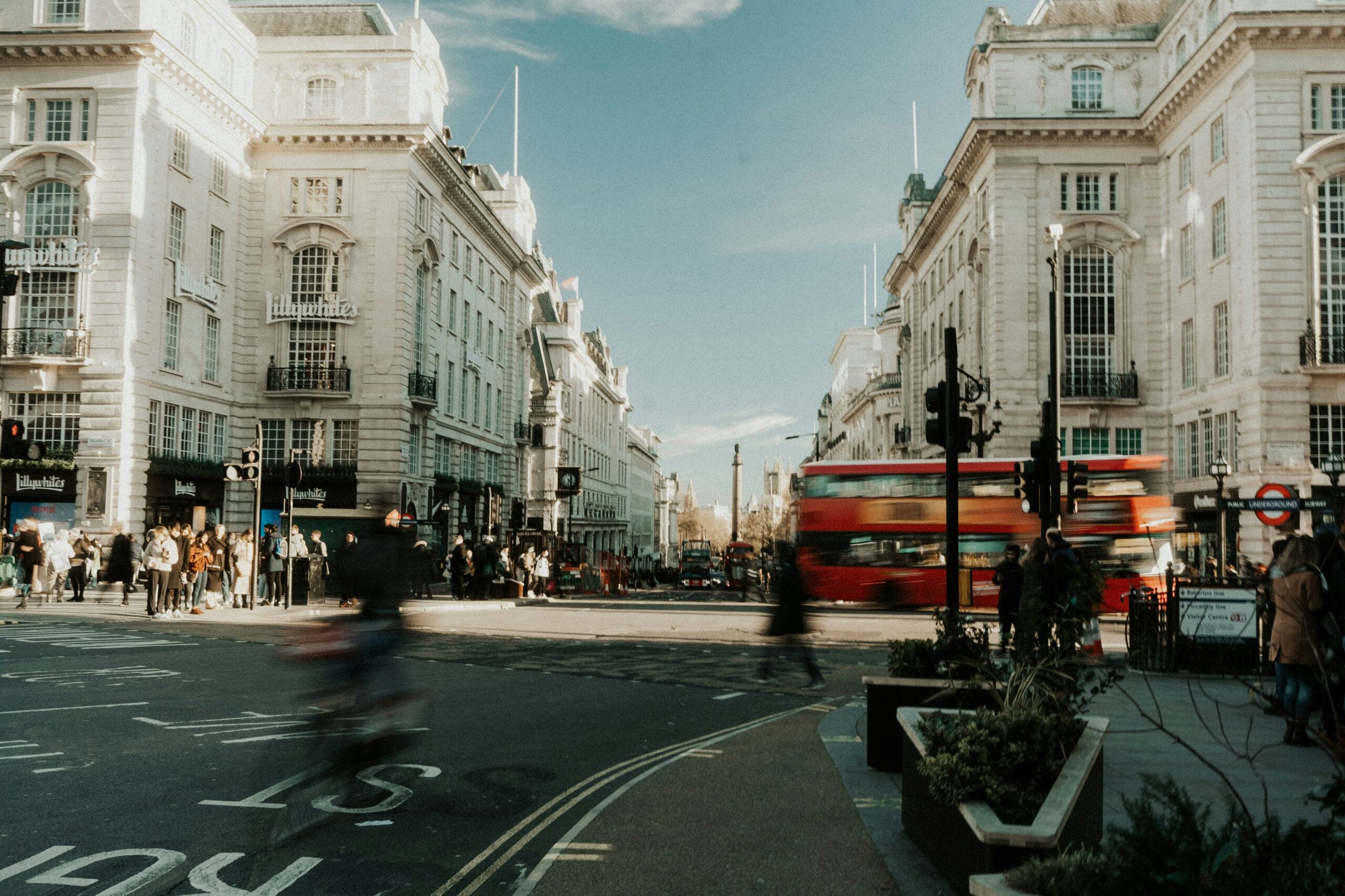 London Hotels Near Oxford Street for Shopping Days and Fast West End Reach