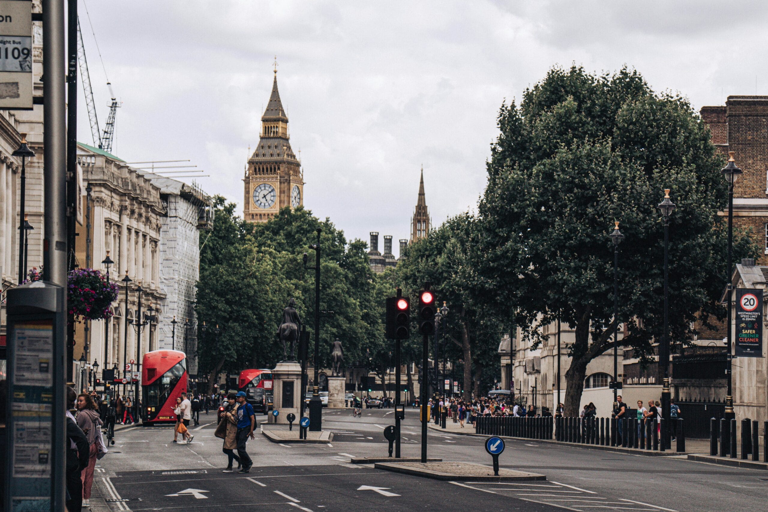 Cheap Hotels Near Victoria hero image