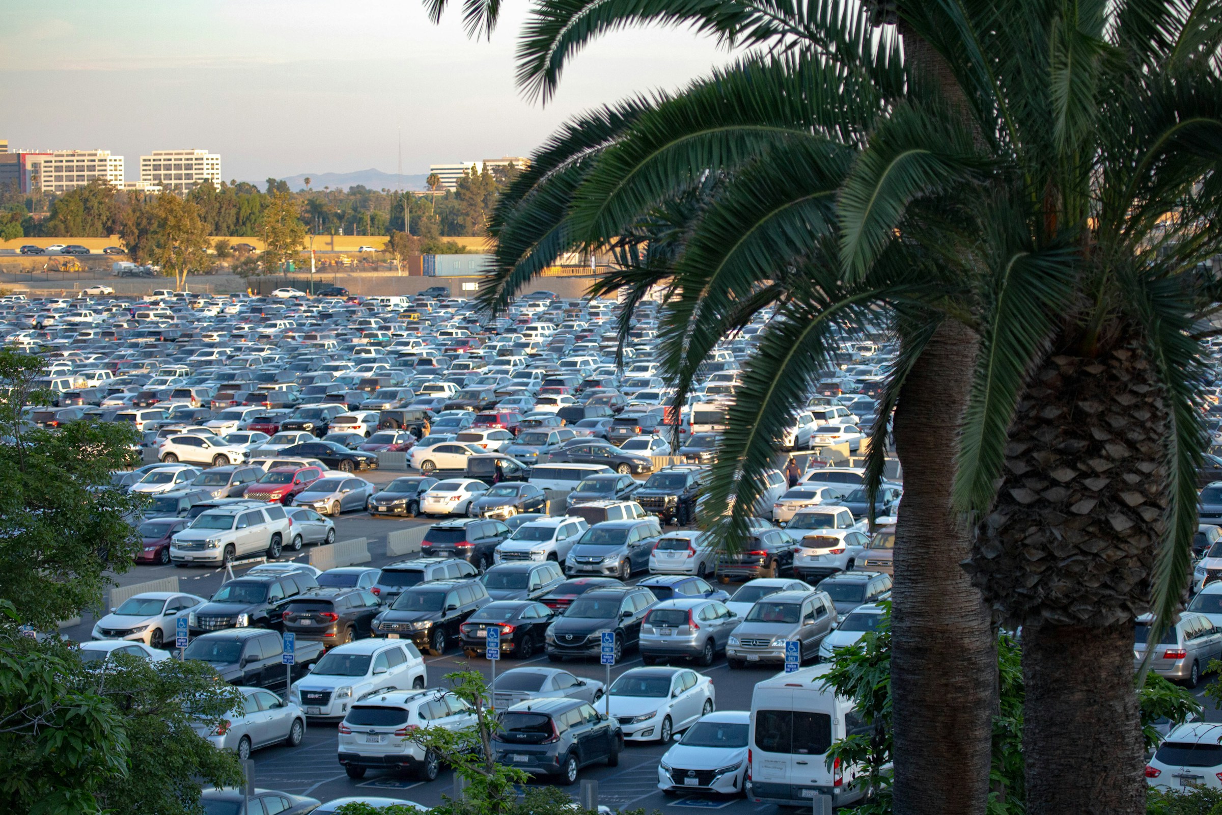 A parking lot filled with lots of parked cars